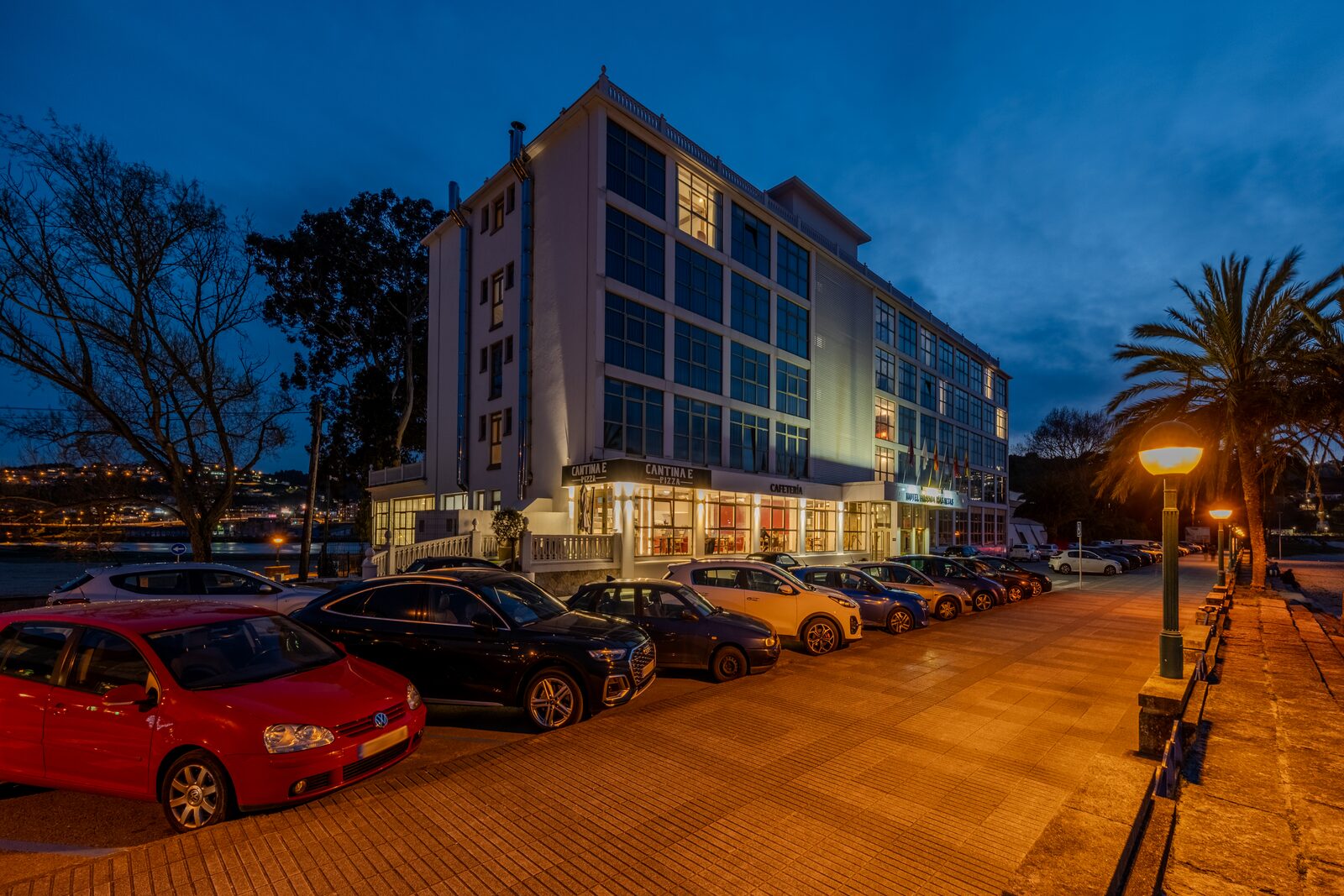 Hotel Rías Altas al atardecer
