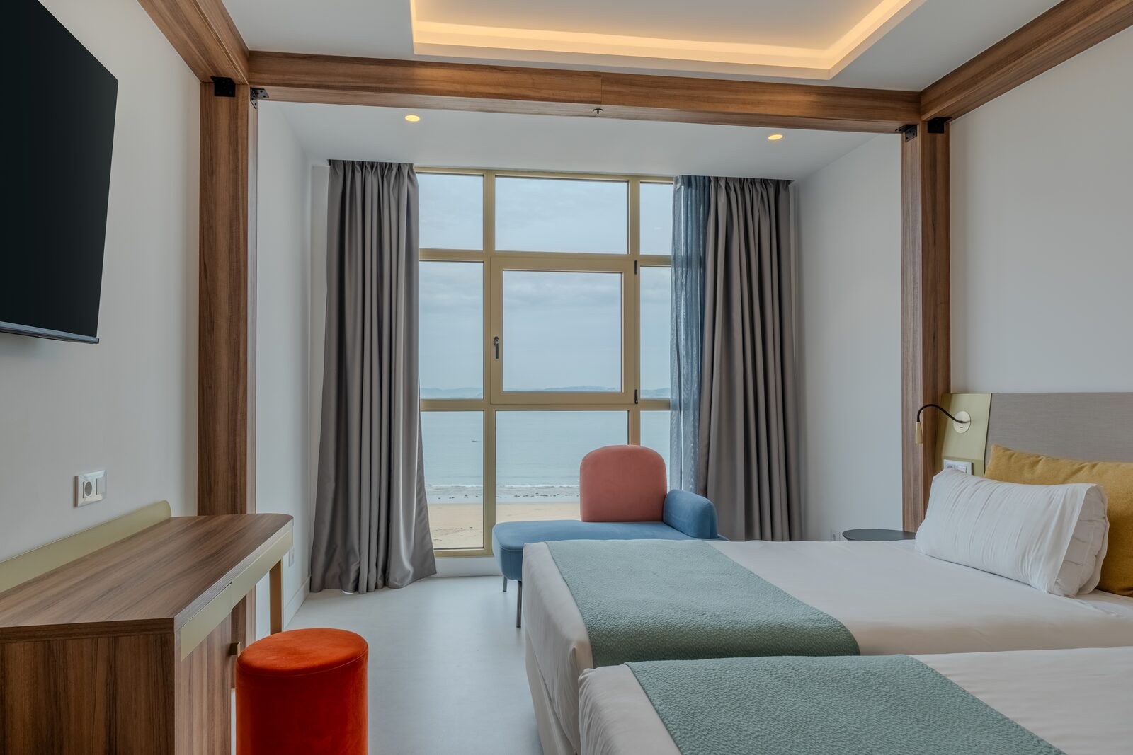 Habitación Superior con dos camas y vistas al mar