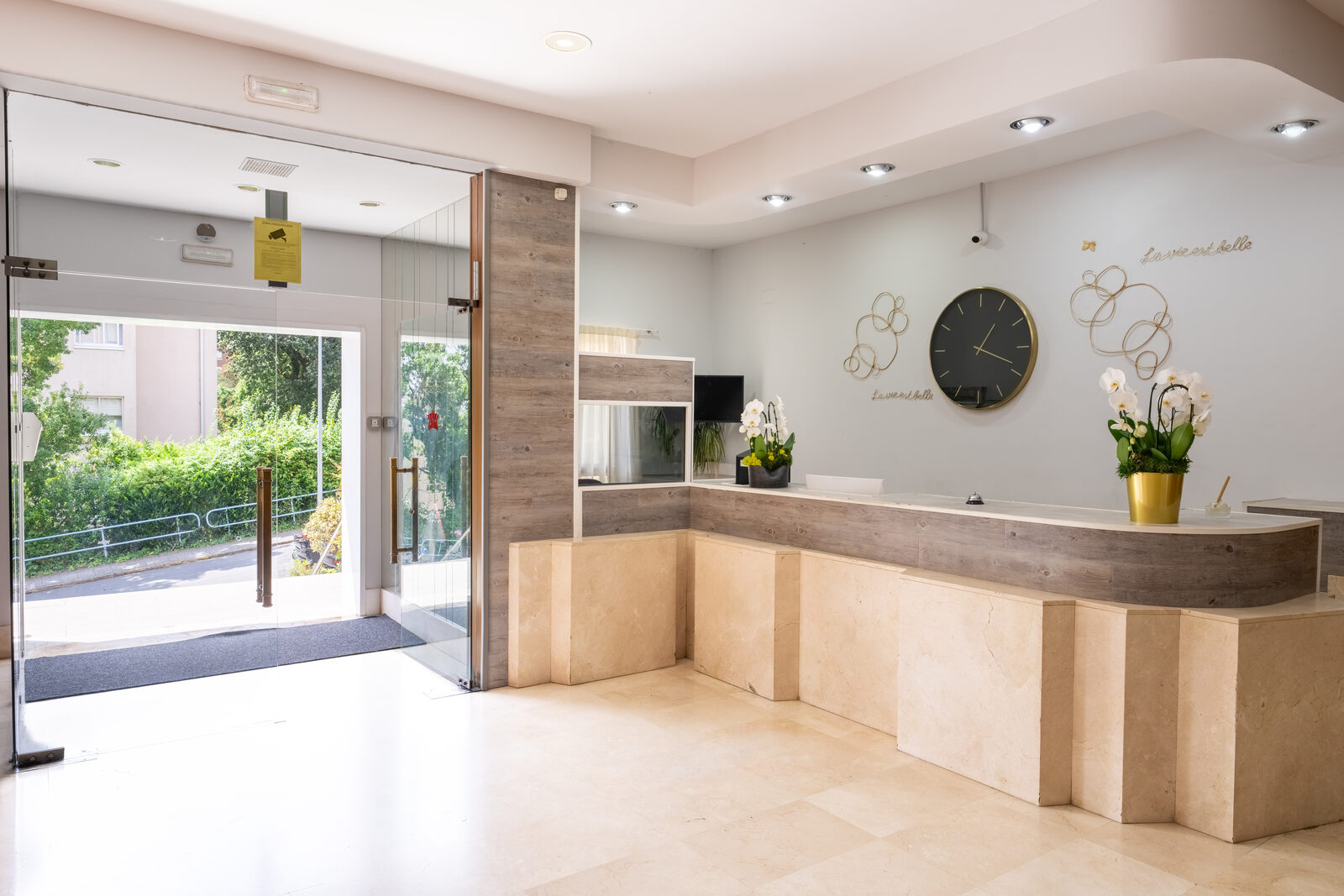 Lobby renovado del Hotel Los Tilos